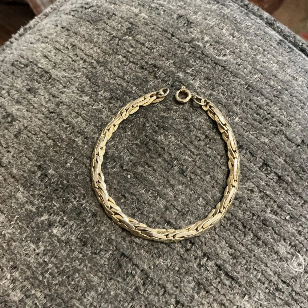 Vintage Gold-Tone Chain Link Bracelet 7 Inches With Spring Ring Clasp